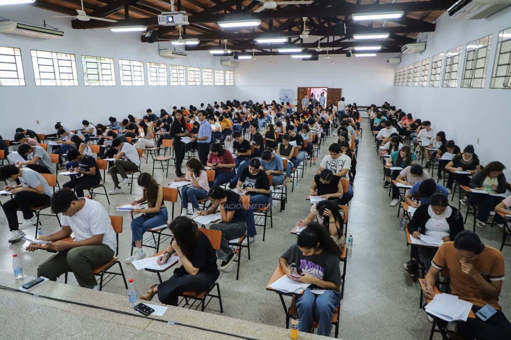 Más de 7 mil jóvenes aprobaron el examen nacional de aptutudes para acceder al programa de becas del Gobierno. Foto: Matias Amarilla