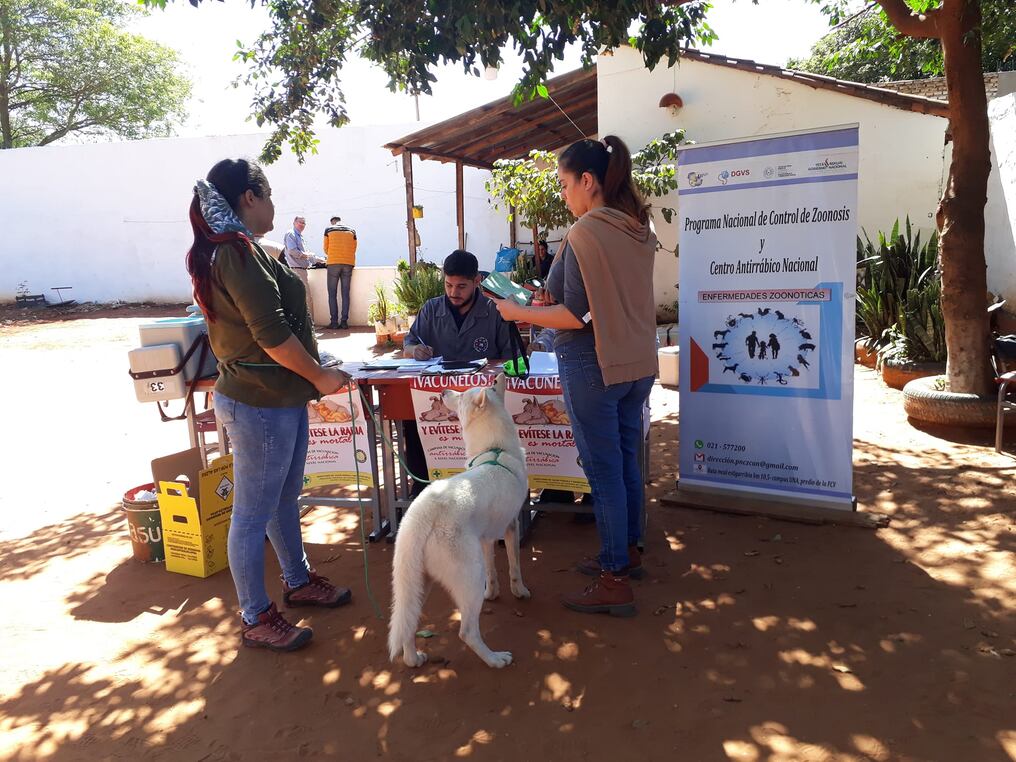 Las atenciones se realizan en el campus de la Universidad Nacional de Asunción. Foto: @MedicinaUNA