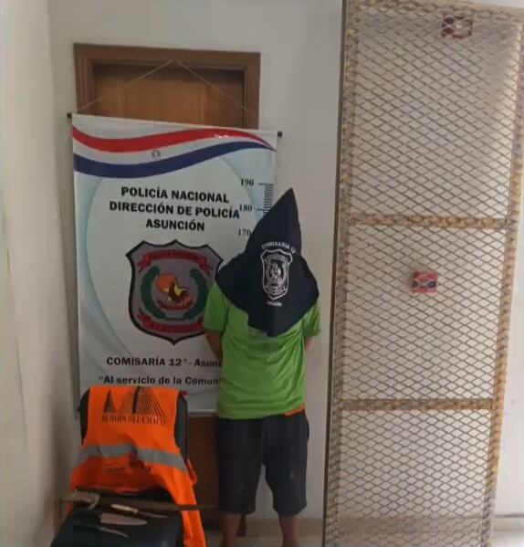 El asaltante fue detenido por agentes que se encontraban de guardia en la cabecera del puente. Gentileza
