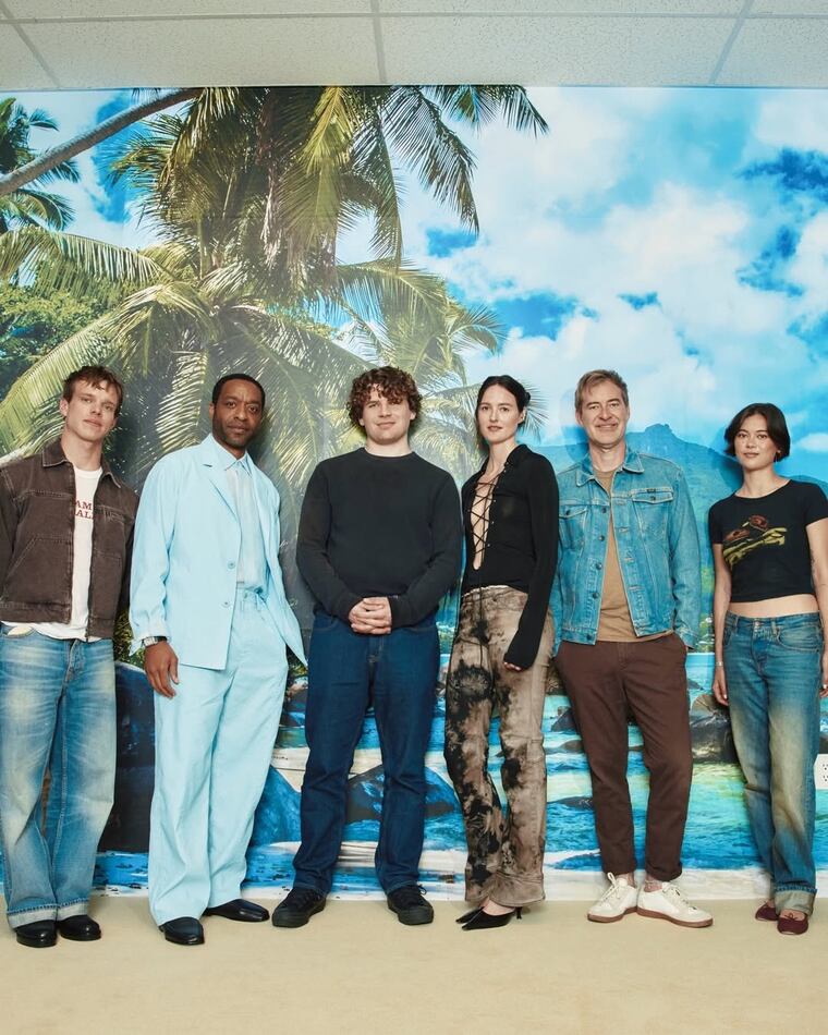El elenco de “Backrooms”.