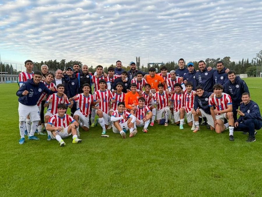 El equipo paraguayo Sub-17 de Paraguay tuvo una gran gestión en Argentina. Foto: APF