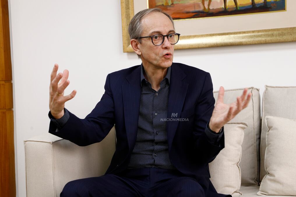 Todavía hay mucho por hacer y mejorar en caminos rurales, pero el panorama actual de desarrollo es totalmente diferente a lo que era 30 años atrás, destacó Stephane Straub, economista Jefe de Infraestructura del BM. Foto: Emilio Bazán