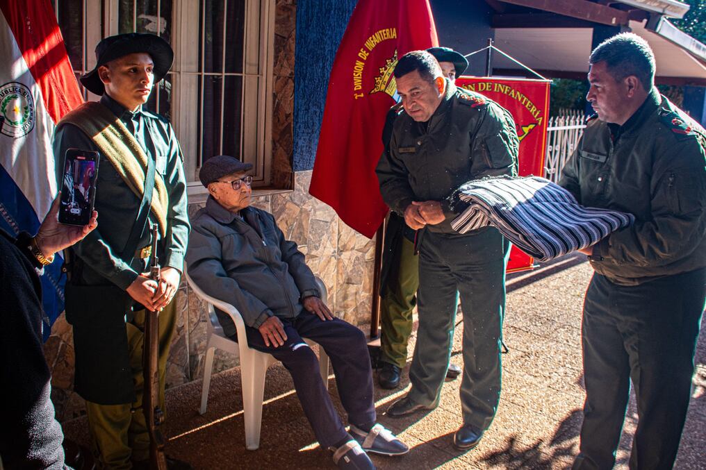 Don Virgilio Dávalos recibió la visita del comandante de la 2ª División de Infantería Gral. Brig. Edgar Aguirre. Foto: Gentileza