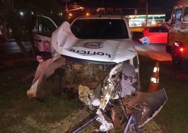 Así quedó la patrullera tras el percance.