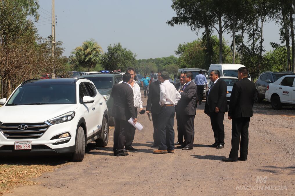 La Procuraduría y una comitiva judicial identificaron este martes pasado a los ocupantes de la finca en conflicto. Foto: Atilio Fernández