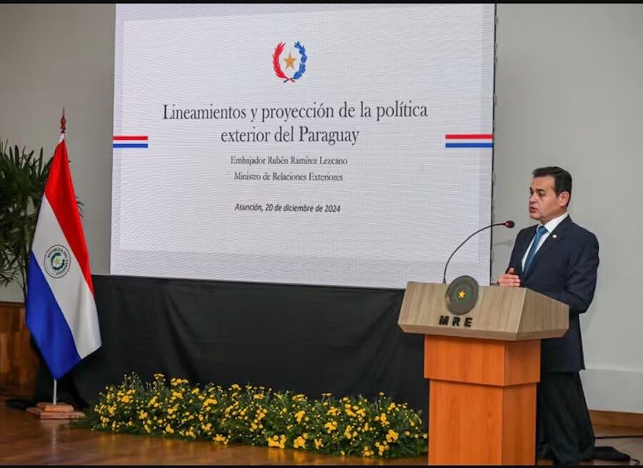 El canciller Ramírez expuso los lineamientos del Gobierno en la reunión. Foto: Gentileza