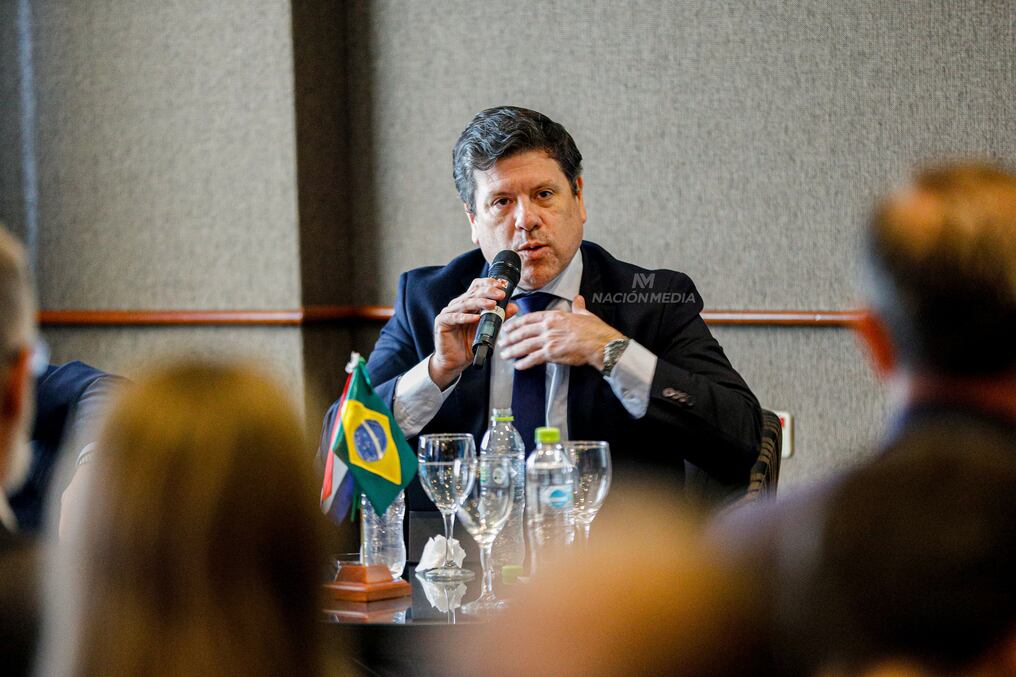 Javier Giménez, de Industria y Comercio, habló acerca del alcance de las obras de mejora en la hidrovía. Foto: Emilio Bazán 
