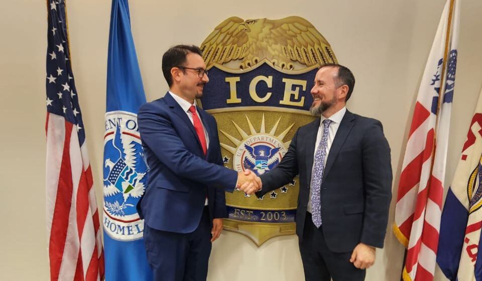 El director de Migraciones, Jorge Kronawetter y autoridades del Servicio de Inmigración y Control de Aduanas de EE. UU, realizaron intercambio de información y estrategias conjuntas para el combate a delitos transnacionales. Foto: Gentileza
