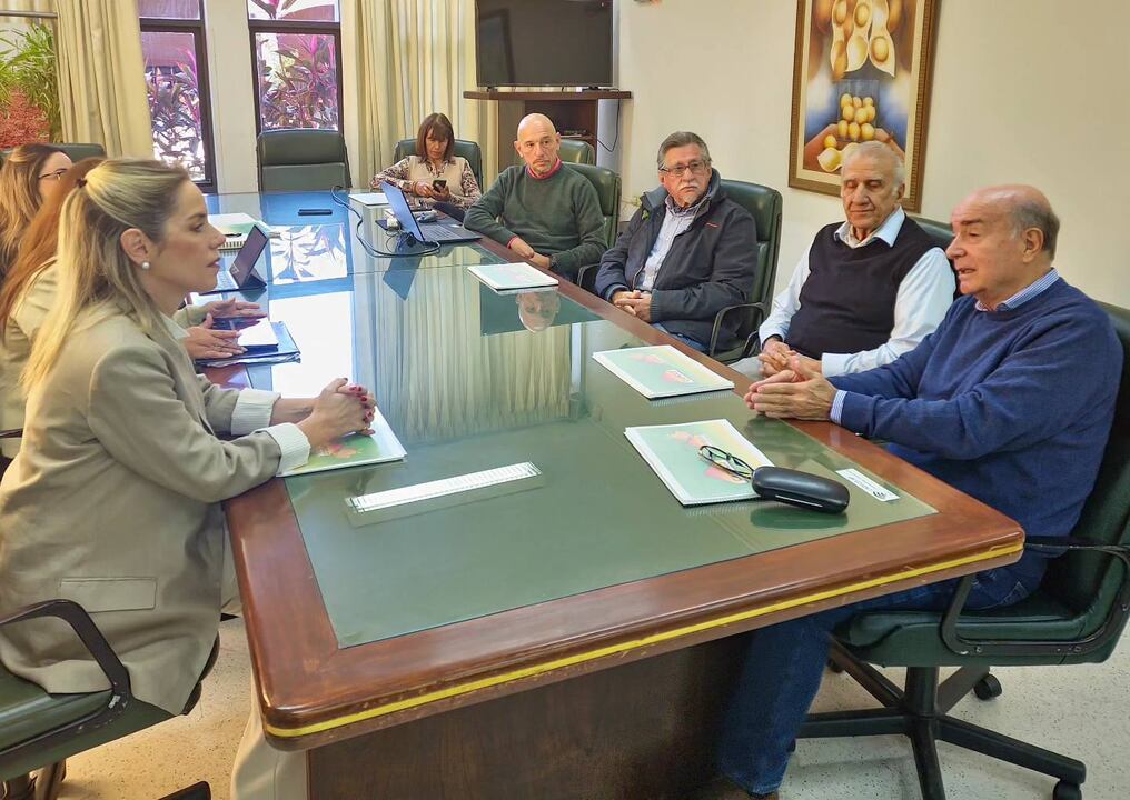 Leticia Ocampos, futura primera dama, se reunió con directivos de la Capeco. Foto: Gentileza