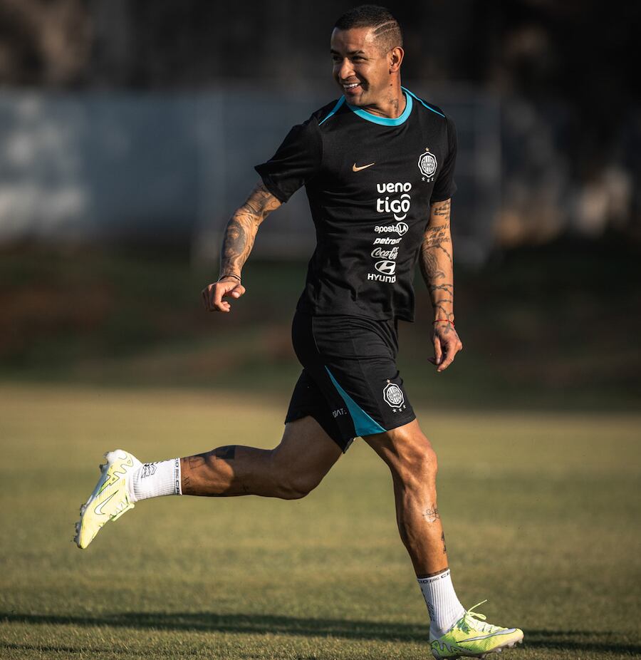 Derlis González está para retornar a la titularidad en Olimpia y comandar el ataque ante Libertad.FOTO: CLUB OLIMPIA