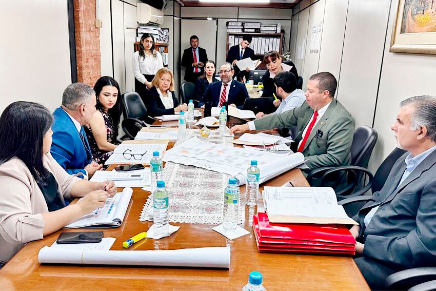La presidenta del JEM Alicia Pucheta se reunió con la Comisión de Cuentas y Control de Diputados para presentar las argumentaciones sobre el pedido de ampliación presupuestaria. Foto: Gentileza