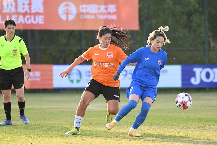 “Soy la primera paraguaya jugando en el fútbol chino”