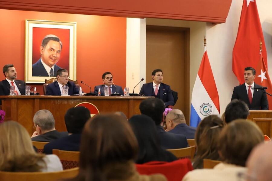 El presidente Santiago Peña presentó los avances de su gobierno ante la ANR.FOTO: GENTILEZA
