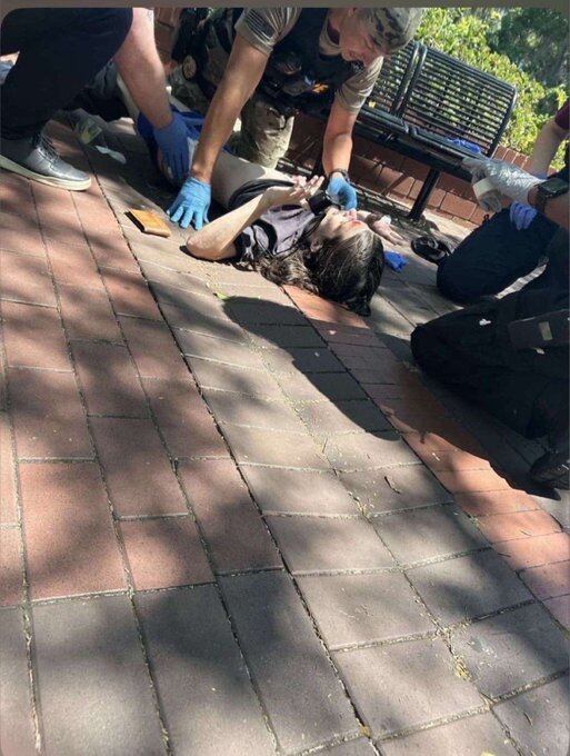 Una persona fue detenida y se encuentra bajo custodia, dijo la Policía de Tallahassee al diario Tallahassee Democrat sin detallar si se trata de un sospechoso. Foto: @victorcabreramx