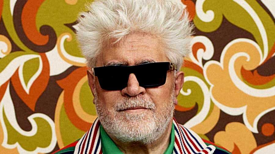Pedro Almodóvar: “No hay forma de vida más extraña que vivir de espaldas a tus propios deseos”