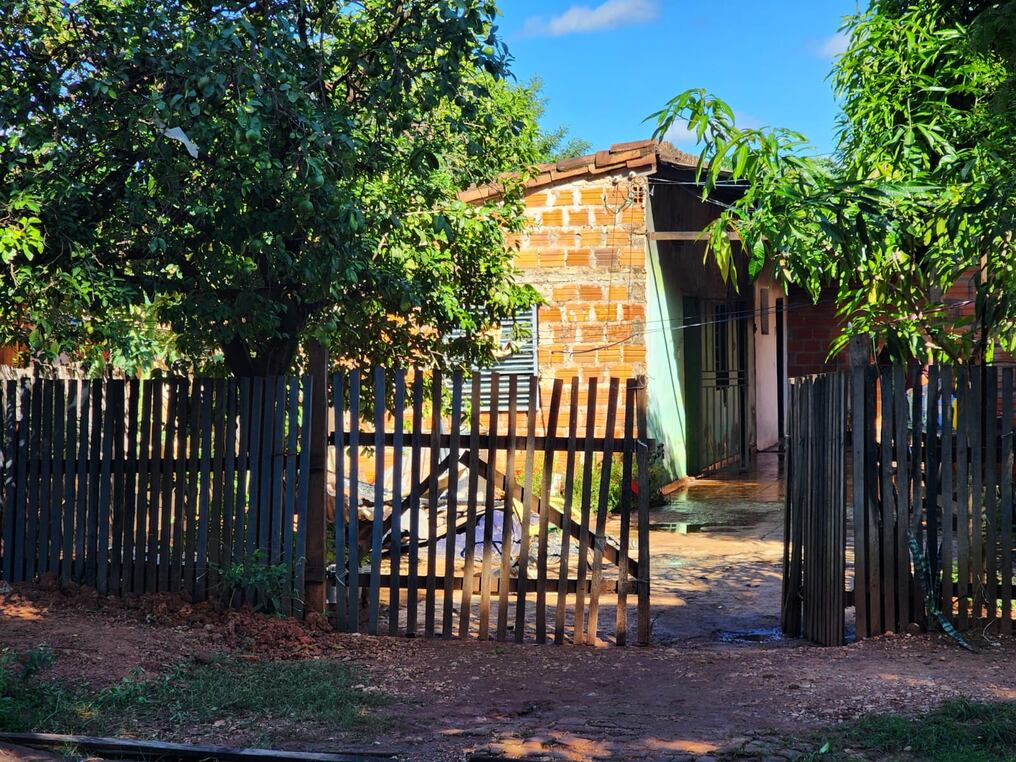 La familia pide ayuda para reconstruir su casa y solventar gastos médicos de la persona que fue alcanzada por las llamas. Foto: Ángel Flecha