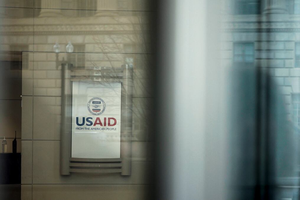 La Agencia de los Estados Unidos para el Desarrollo Internacional maneja un presupuesto anual de 42.800 millones de dólares.