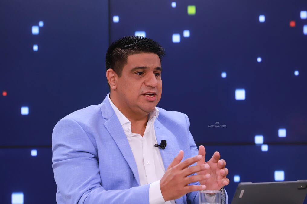 El diputado Hugo Meza presentó hoy un proyecto de ley con el cual pretende "reblindar" el financiamiento del programa Arancel Cero. Foto: Carlos Juri