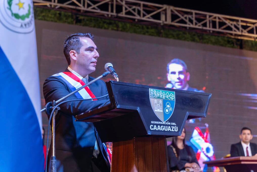 Marcelo Soto juró como nuevo gobernador del departamento de Caaguazú y se comprometió a trabajar por un territorio que genere más beneficios en base a sus potencialidades. Foto: Gentileza