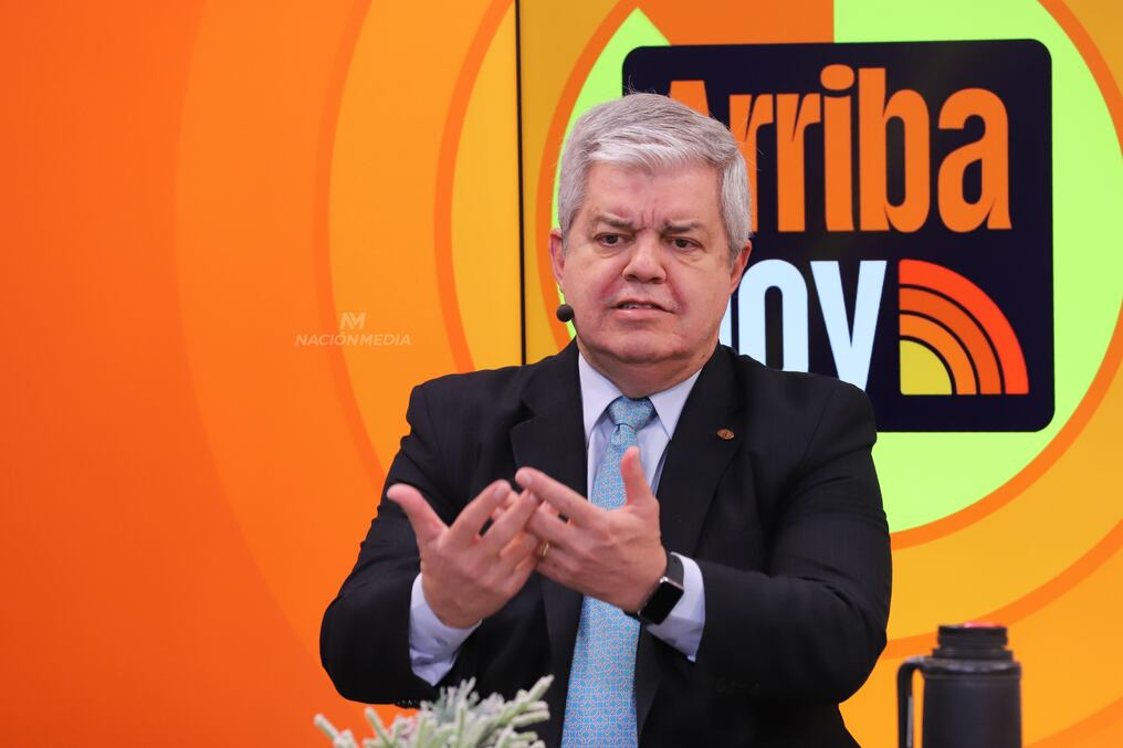 Las alertas de violencia intrafamiliar y contra la mujer tendrán una línea especial en el sistema 911, confirmó el ministro Enrique Riera. Foto: Carlos Juri