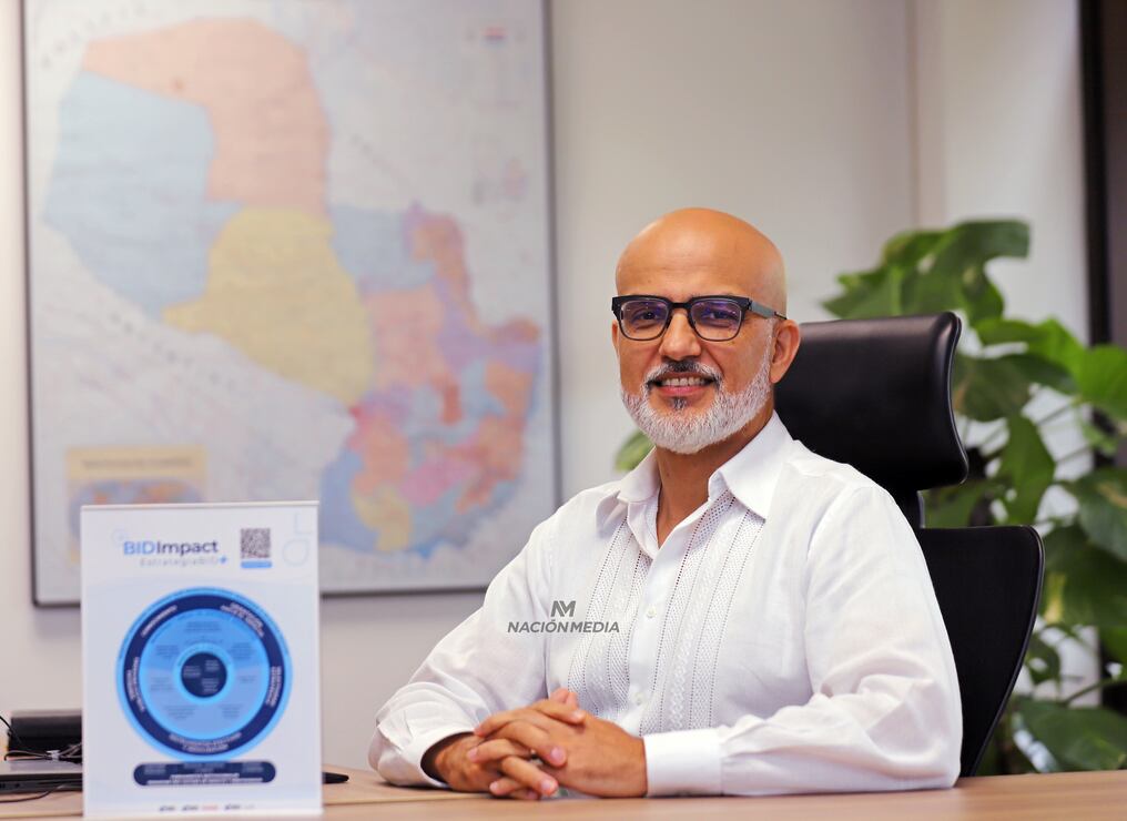 El representante el BID revela que un proyecto emblemático es la construcción de una planta de celulosa sostenible. Foto: MA