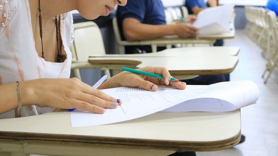 El presidente del Cones, Federico Mora, explicó que en total fueron identificados 28 institutos de formación docente donde se vieron las irregularidades. Foto: Gentileza