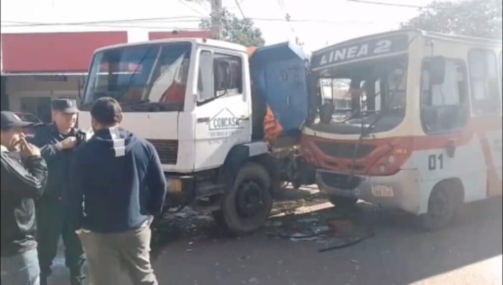 Las personas fueron asistidas por bomberos voluntarios y trasladadas hasta el Hospital General. Foto: Captura de pantalla