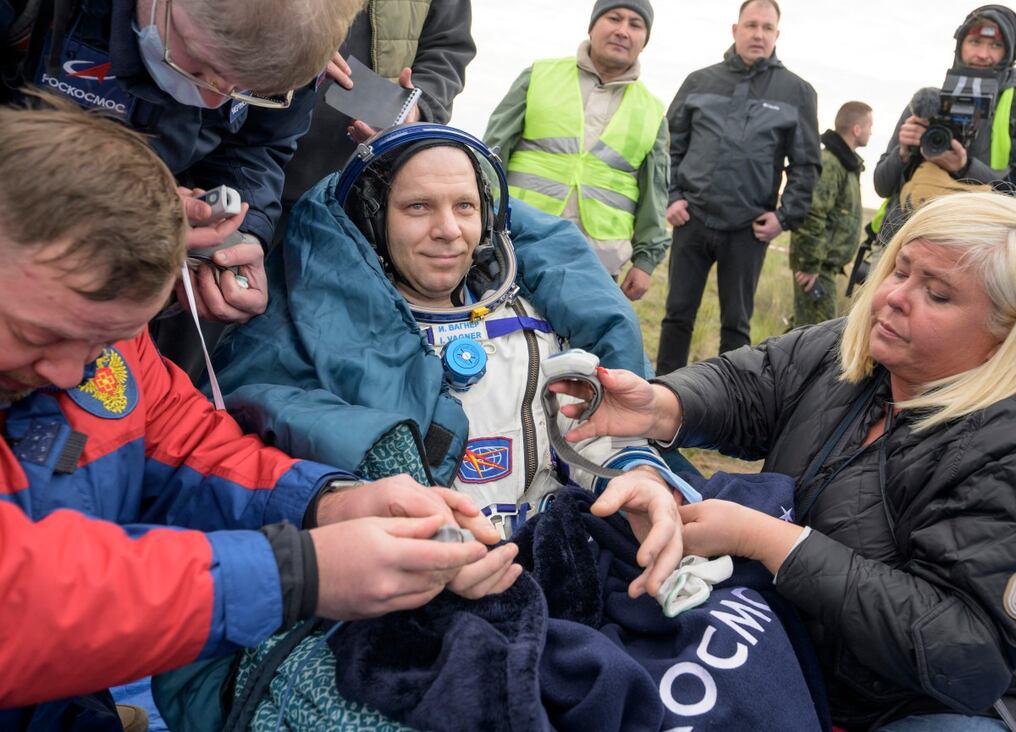 La nave Soyuz MS-26 con Alexei Ovshinin, Ivan Vagner y Donald (Don) Pettit a bordo aterrizó cerca de la localidad kazaja de Jezkazgan, informaron. Foto: AFP