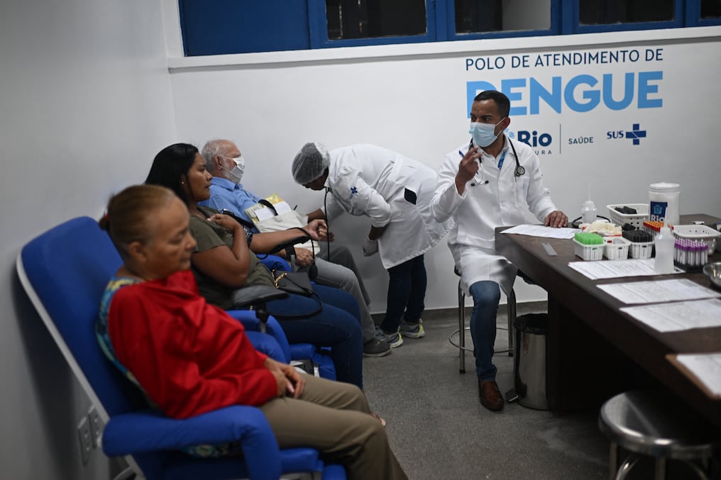 Debido al clima Niño-Niña, este año será especialmente propicio para la epidemia del dengue en América Latina y el Caribe, según la OMS. Foto: AFP/Archivo