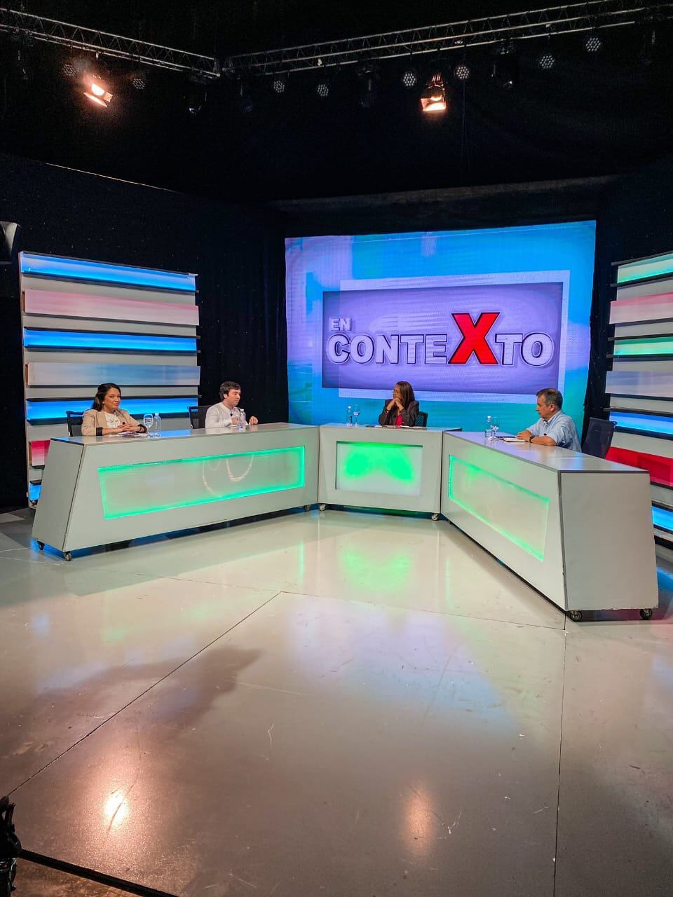 Oenegeísta habla de democracia y política al servicio del bien común, mientras se desentiende del dinero que los solventa