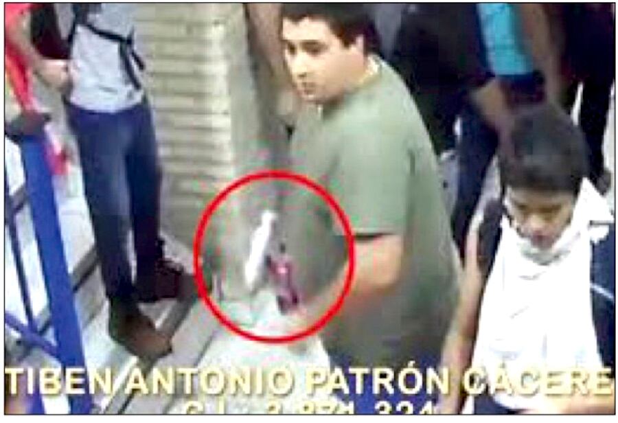 Stiben Patrón fue filmado con insumos de bomba en la mano, aquella noche del 31 de marzo del 2017 en el PLRA. Foto: Archivo.