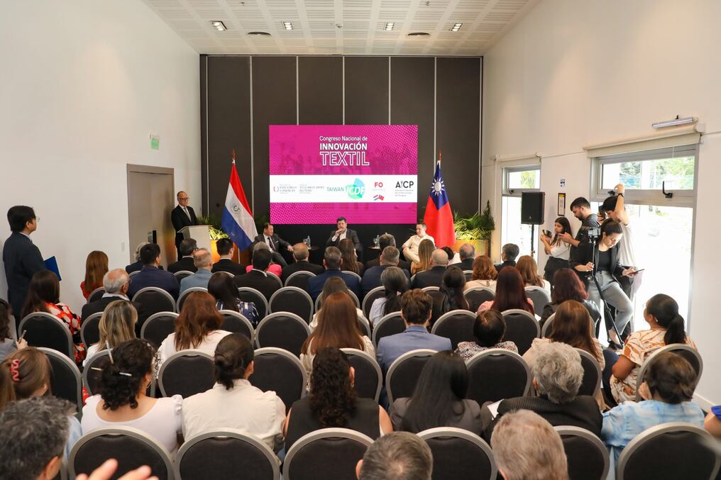El evento se lleva adelante bajo la cooperación entre la Misión Técnica de la República de China (Taiwán) y el MIC, a través del proyecto FoMipymes y la Asociación de Industriales y Confeccionistas del Paraguay (AICP). Foto: Gentileza
