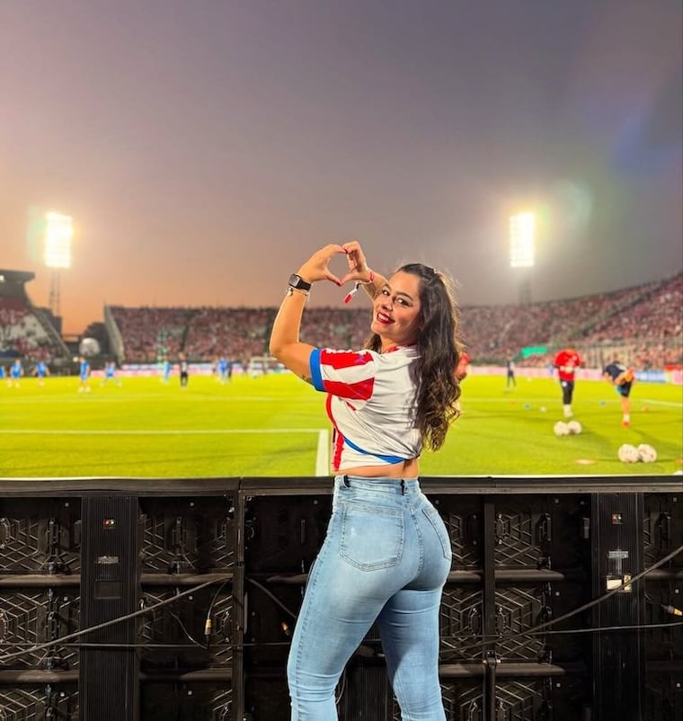 Larissa Riquelme viajó como periodista a Perú.