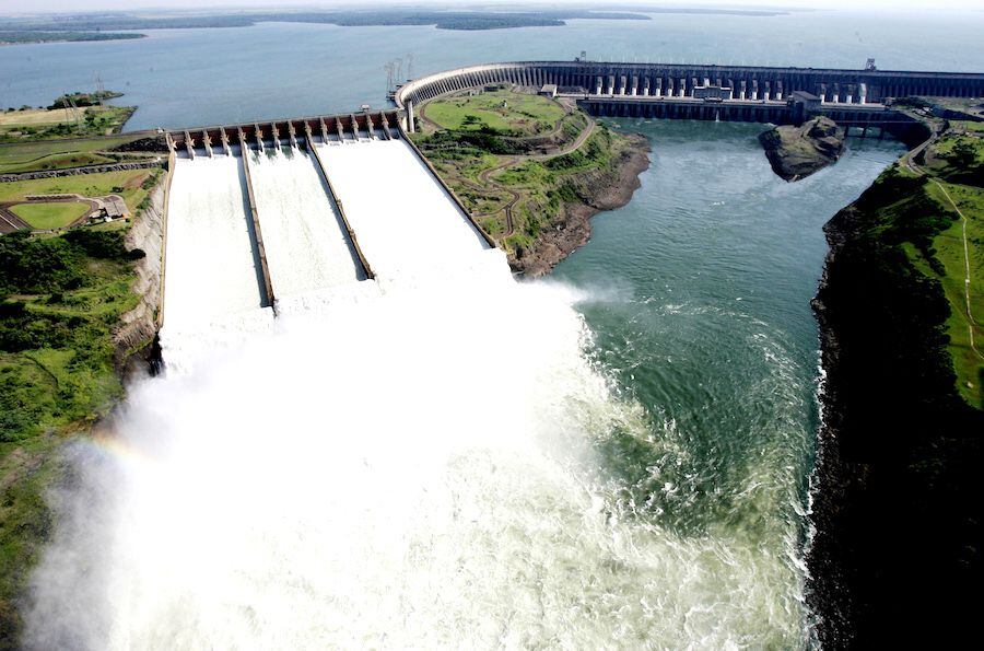 Con la definición de la tarifa de Itaipú, para el experto José Encina, Paraguay debe comenzar a pensar en sus prioridades en términos de inversiones, apuntando a la posibilidad de contar con una mejor infraestructura eléctrica. Foto: Gentileza