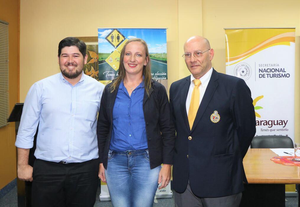 Jorge Ortega (SENATUR), Jenny Lang ( Barcos & Rodados) y José Zanotti Cavazzoni (Touring y Automóvil Club Paraguayo). Foto: Gentileza Senatur.