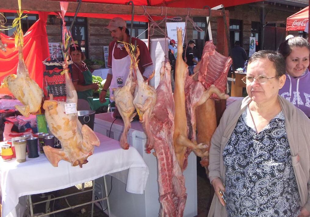En la ocasión, se podrán adquirir a precios económicos carnes vacuna, lechón, pavo, gallina casera, oveja y cabra; frutas de estación y hortalizas; queso Paraguay, harina de maíz, huevos caseros, grasa de cerdo.... 