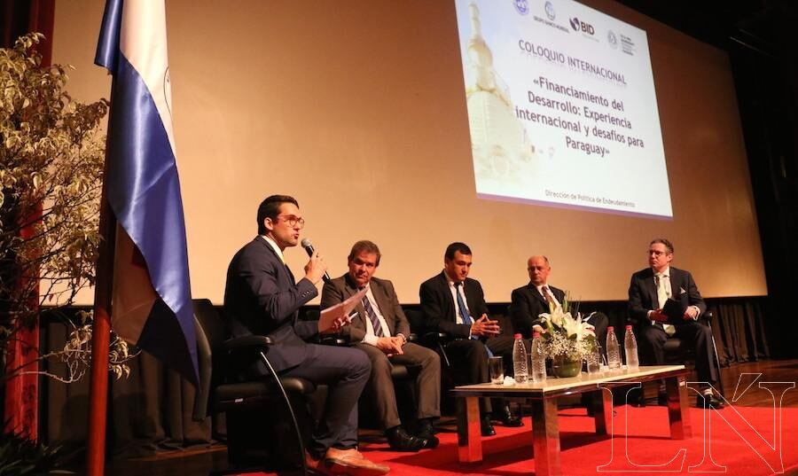 Expertos internacionales y nacionales debatieron sobre el financiamiento del desarrollo y los desafíos para Paraguay.Foto: Pánfilo Leguizamón