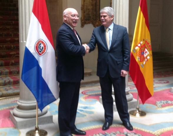 El canciller paraguayo Eladio Loizaga, fue recibido por el nuevo Ministro de Asuntos Exteriores y de Cooperación, Alfonso María Dastis Quecedo, en el Palacio de Viana, sede de la Cancillería española. Foto: Gentileza.
