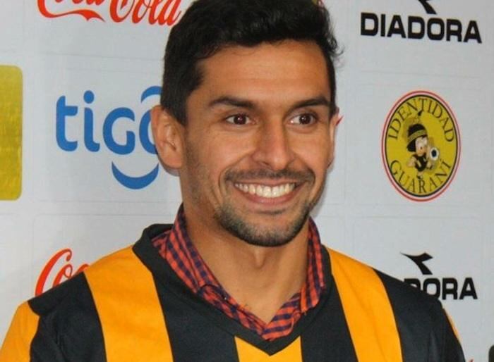 Miguel Amado en reemplazo de Juan Aguilar, quien sufrió una contractura muscular en el juego anterior.