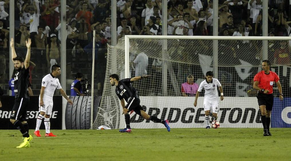 Pimpao a falta de diez minutos para el final consiguió el empate que sumado al 2-1 de la ida le dio el boleto a Botafogo para seguir en la competencia. AFP. 
