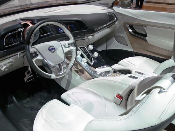 Volvo, anunció el martes la venta de su división informática al indio HCL Technologies, lo que obligará a 2.600 empleados a cambiar de actividad.