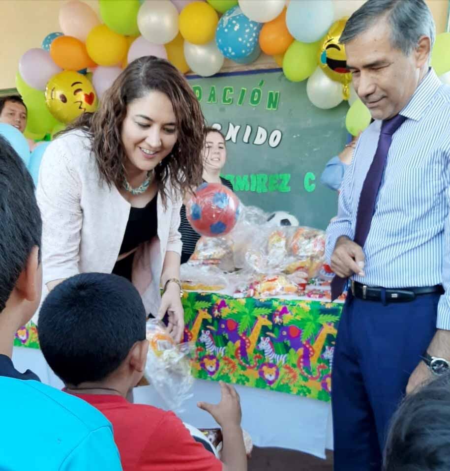 Ministro de la Corte Suprema de Justicia, Manuel Ramírez Candia visitó la Escuela Niño Jesús del Departamento de Paraguarí. Foto: Poder Judicial.