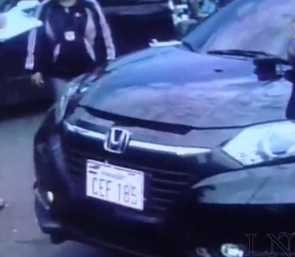 El Honda negro fue perseguido por 5 cuadras, pero no pudieron detener a los ocupantes.