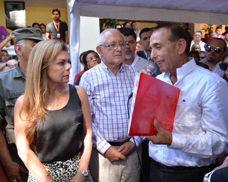 Sandra Zacarias resuelve denominar “Don Carlos Barreto Sarubbi” al futuro polideportivo municipal. Foto: Gustavo Galeano.