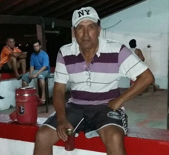Gregorio Zárate, en short y zapatillas, durante el acto asambleario.