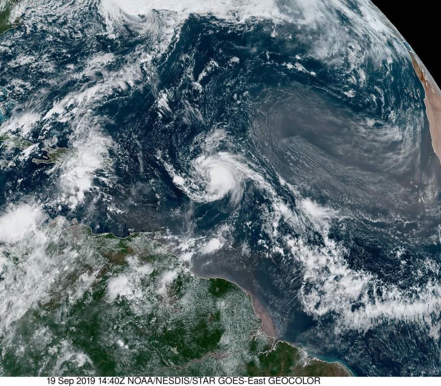 La tormenta Jerry, que se dirigía al Caribe, se convirtió en un huracán de categoría 1 este jueves.