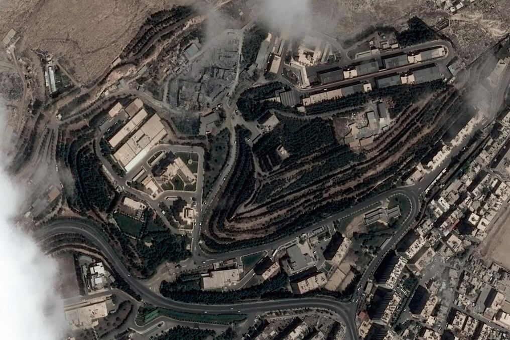 La televisión estatal siria calificó de "agresión" la entrada de misiles en el espacio aéreo de Homs, sin precisar quién era, según ella, responsable de esos ataques. AFP.