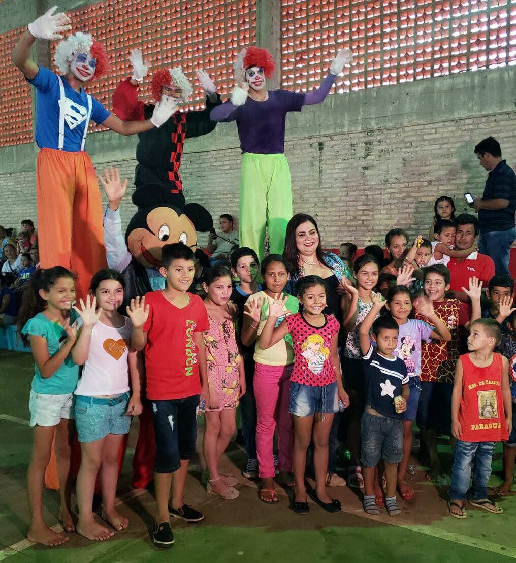 Juegos, magia y una rica merienda acompañó la tradicional entrega de regalos. Foto: Gentileza.