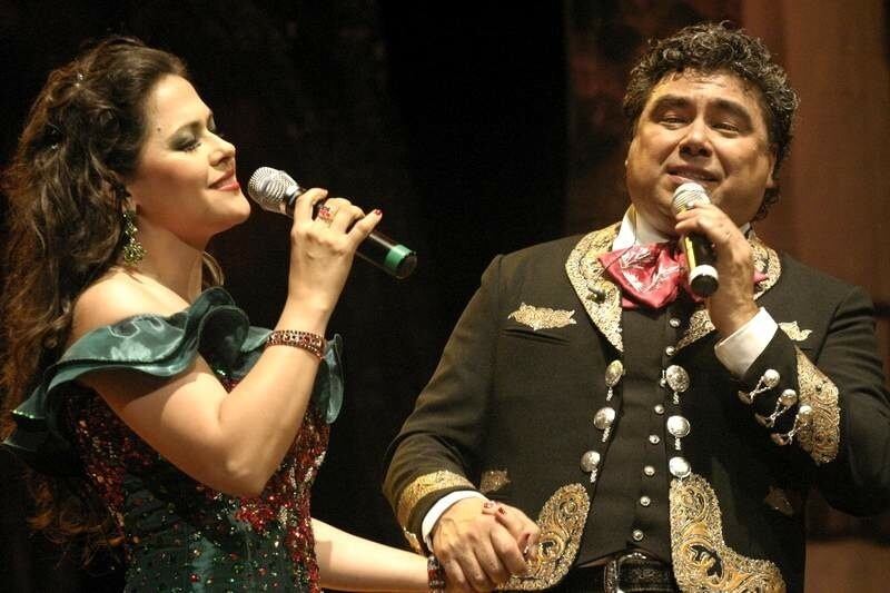 El tenor Jorge Castro y su esposa, la soprano Emilia Recalde. Foto: Gentileza