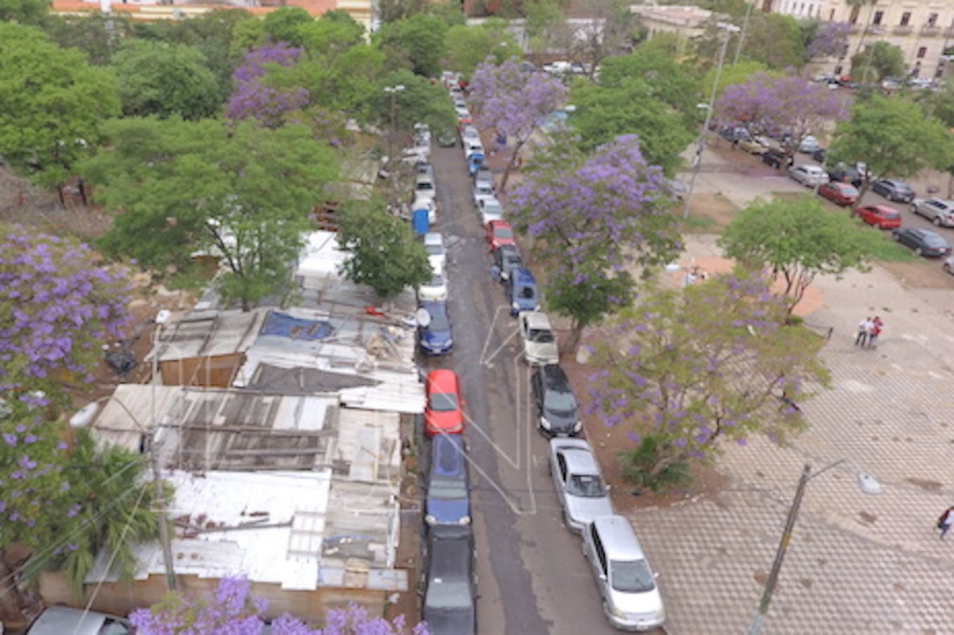 Las viviendas precarias forman parte del paisaje en los lugares más emblemáticos de la capital, como la Plaza de Armas.